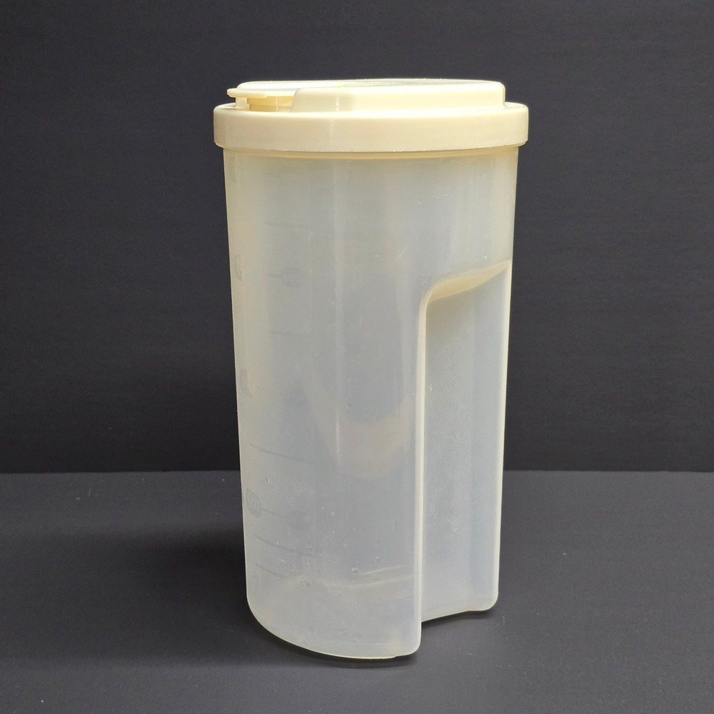 Rubbermaid 2 Quart Juice Pitcher Cream Flip Top Lid Translucent Vintage Retro